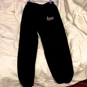 sweat pants from Bronx zoo New York. The brand MV sport.